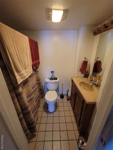 22936 Oakwood Avenue, Eastpointe, MI 48021