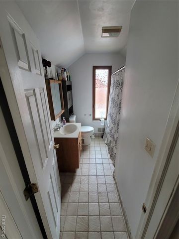 22936 Oakwood Avenue, Eastpointe, MI 48021