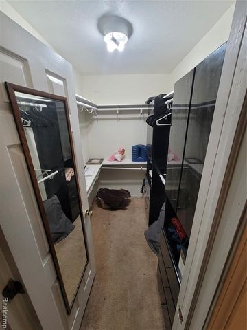 22936 Oakwood Avenue, Eastpointe, MI 48021