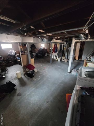 22936 Oakwood Avenue, Eastpointe, MI 48021