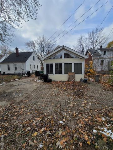 22936 Oakwood Avenue, Eastpointe, MI 48021