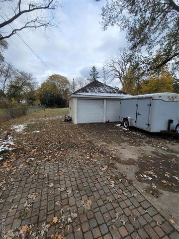 22936 Oakwood Avenue, Eastpointe, MI 48021