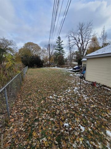 22936 Oakwood Avenue, Eastpointe, MI 48021