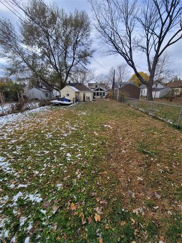 22936 Oakwood Avenue, Eastpointe, MI 48021