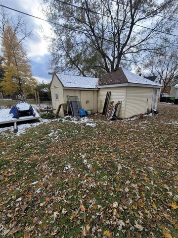 22936 Oakwood Avenue, Eastpointe, MI 48021