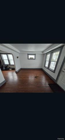 22936 Oakwood Avenue, Eastpointe, MI 48021