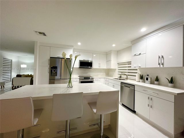 9230 SW 68th St 0, Miami, FL 33173