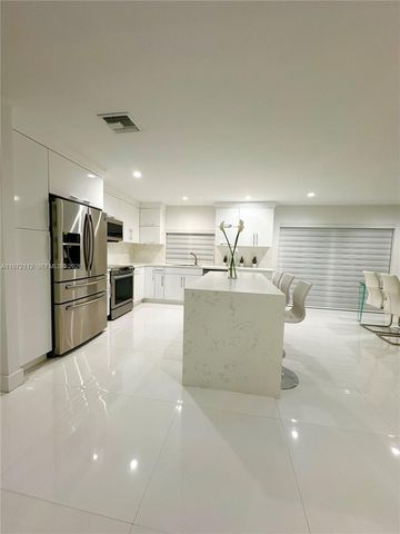 9230 SW 68th St 0, Miami, FL 33173