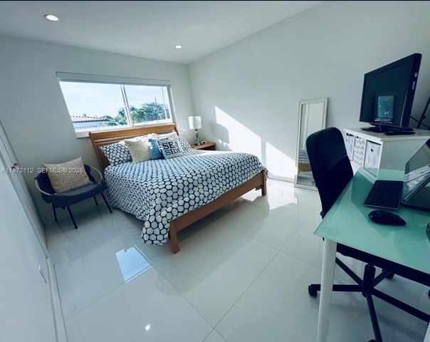 9230 SW 68th St 0, Miami, FL 33173