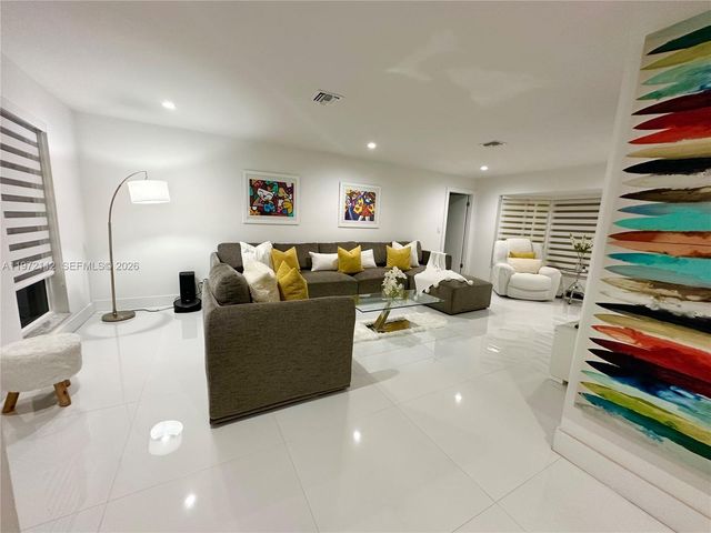 9230 SW 68th St 0, Miami, FL 33173