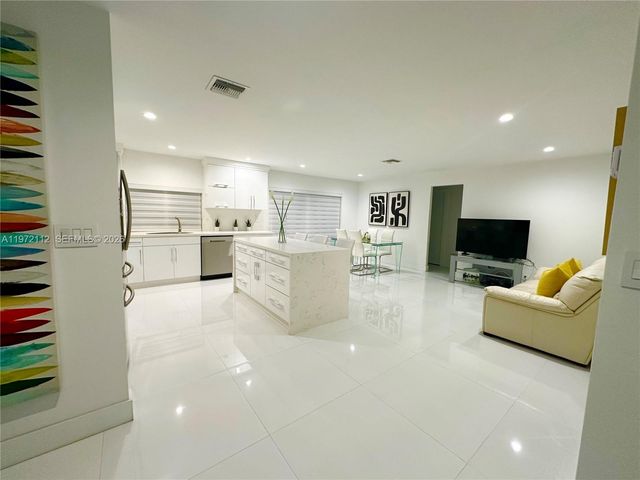 9230 SW 68th St 0, Miami, FL 33173