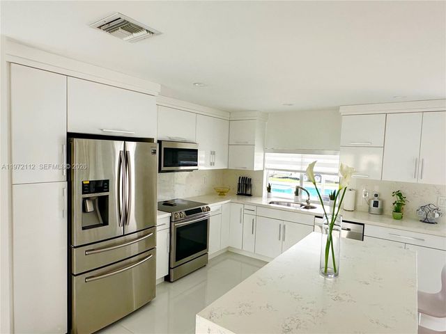 9230 SW 68th St 0, Miami, FL 33173