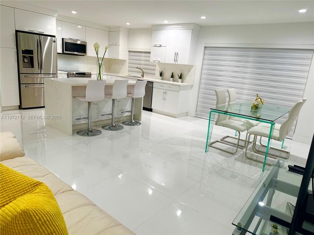 9230 SW 68th St 0, Miami, FL 33173