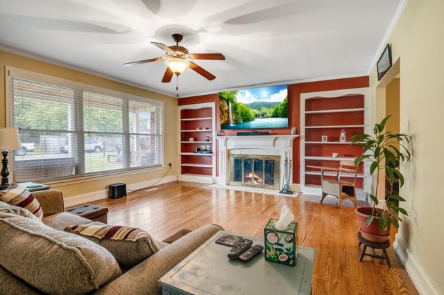 502 S Sweetbriar Avenue, Chattanooga, TN 37412