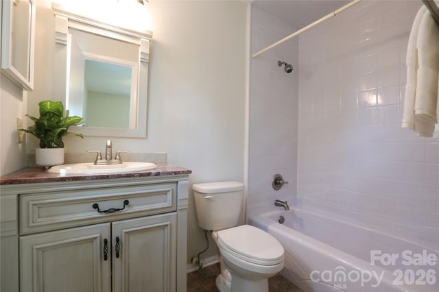 725 Bethune Place, Matthews, NC 28105