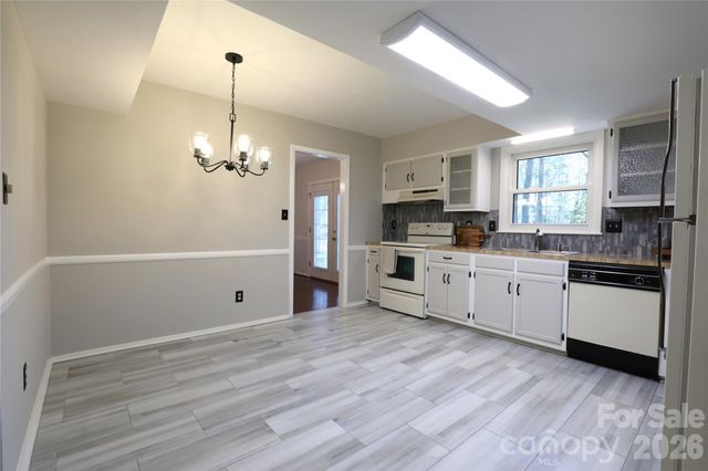 725 Bethune Place, Matthews, NC 28105