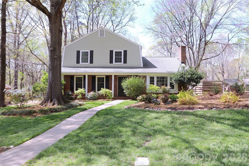 725 Bethune Place, Matthews, NC 28105