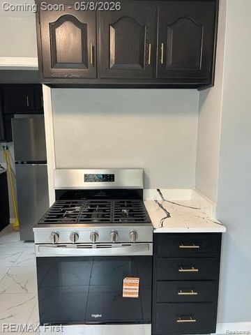 22334 Maxine Street, St. Clair Shores, MI 48080