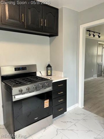 22334 Maxine Street, St. Clair Shores, MI 48080