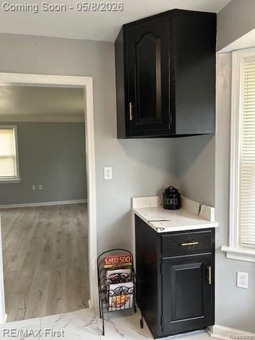 22334 Maxine Street, St. Clair Shores, MI 48080