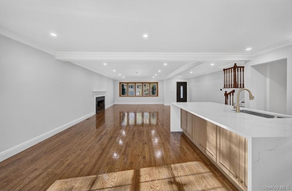 816 Pepperidge Road, Westbury, NY 11590 — photo 2