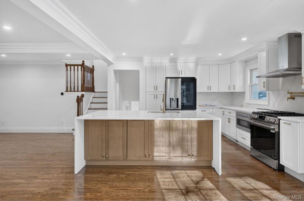 816 Pepperidge Road, Westbury, NY 11590 — photo 3