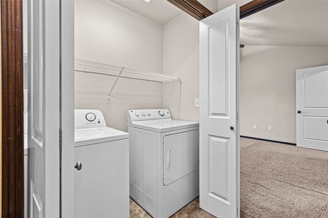 1633 Burr Drive, North Liberty, IA 52317