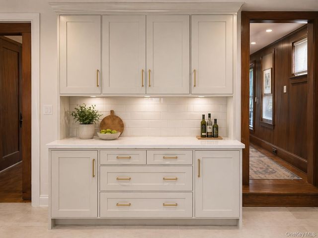 17 West Lane, East Moriches, NY 11940