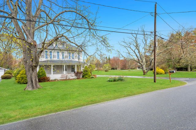 17 West Lane, East Moriches, NY 11940