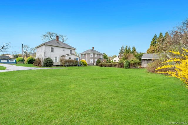 17 West Lane, East Moriches, NY 11940