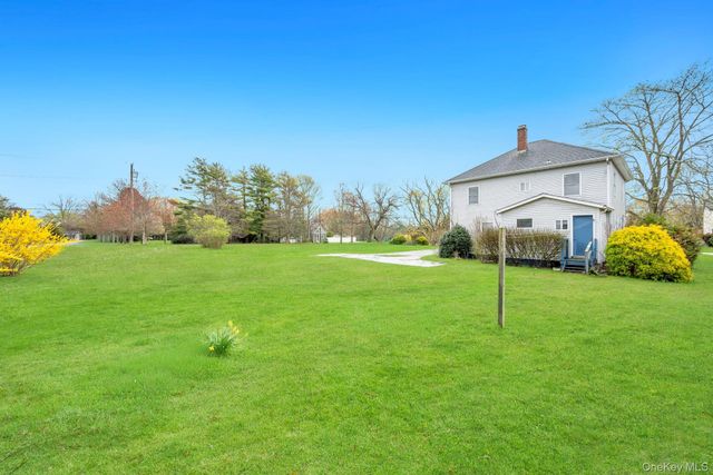 17 West Lane, East Moriches, NY 11940