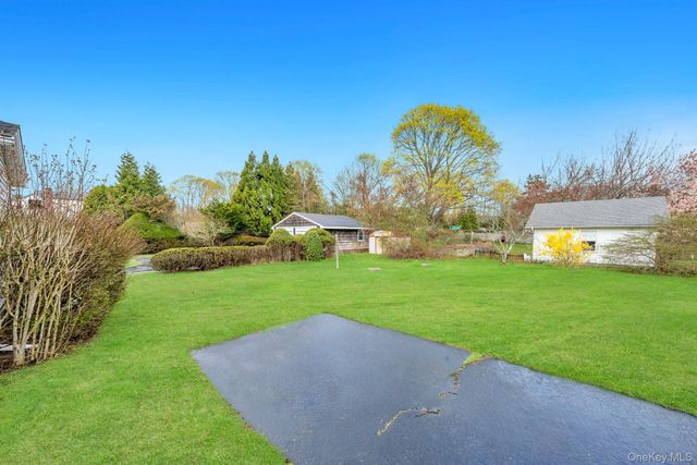 17 West Lane, East Moriches, NY 11940