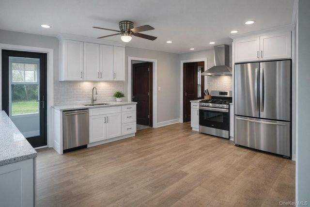 17 West Lane, East Moriches, NY 11940