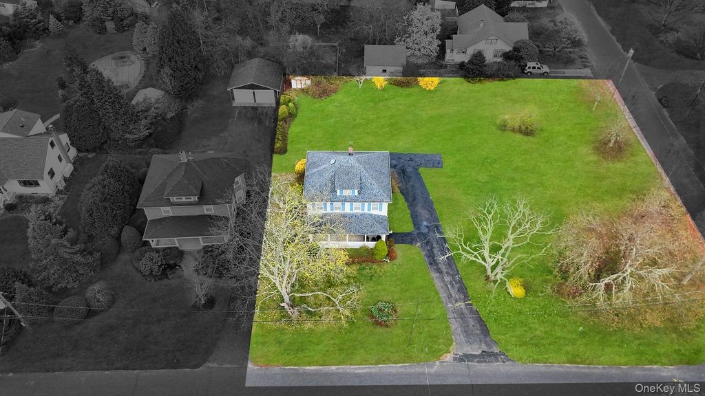 17 West Lane, East Moriches, NY 11940