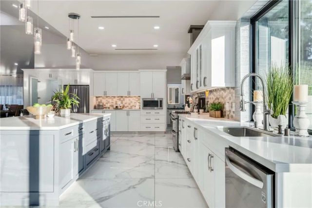 3890 Shadow Grove Road, Pasadena, CA 91107