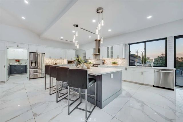 3890 Shadow Grove Road, Pasadena, CA 91107