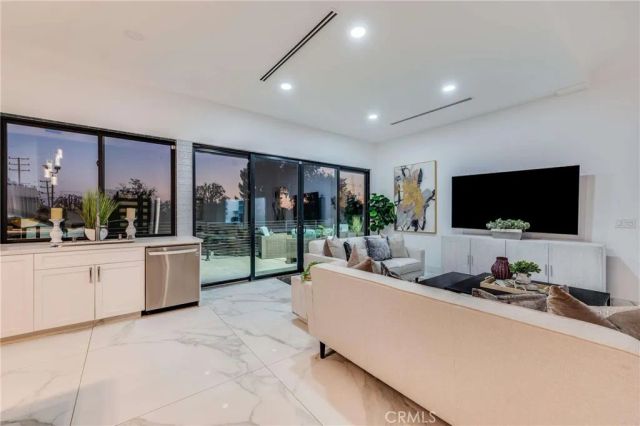 3890 Shadow Grove Road, Pasadena, CA 91107