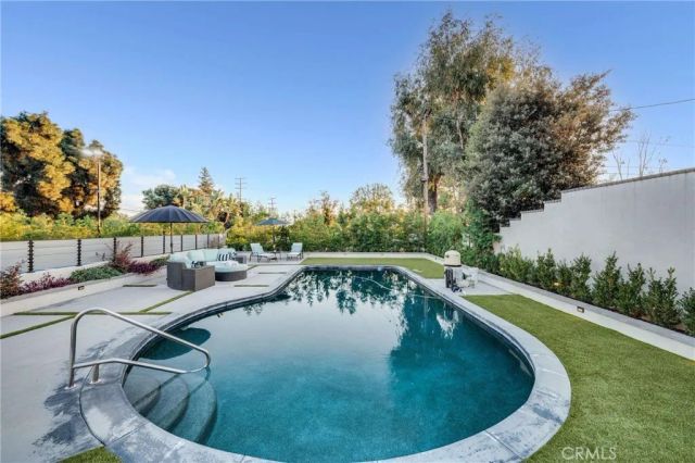 3890 Shadow Grove Road, Pasadena, CA 91107