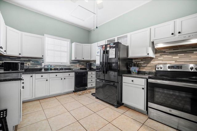 555 Barkley Street, Elloree, SC 29047