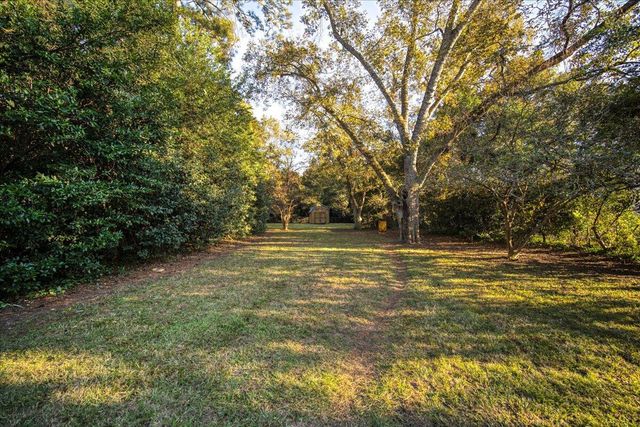 555 Barkley Street, Elloree, SC 29047