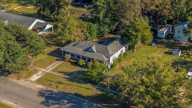 555 Barkley Street, Elloree, SC 29047