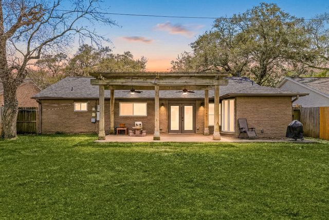 5934 Willowbend Boulevard, Houston, TX 77096