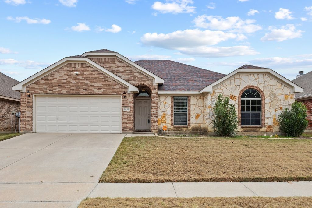 1510 White Willow Lane, Arlington, TX 76002