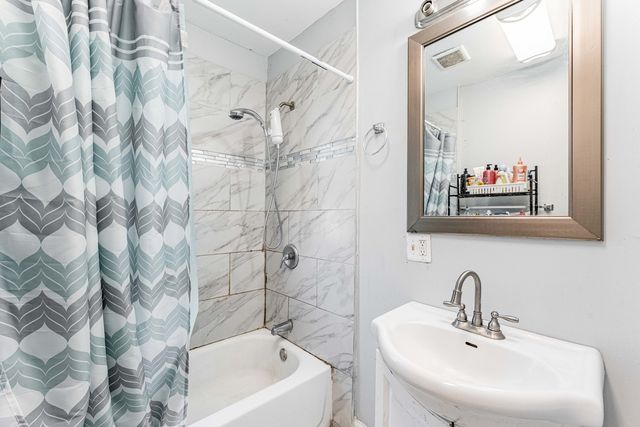 7553 S Saint Lawrence Avenue, Chicago, IL 60619