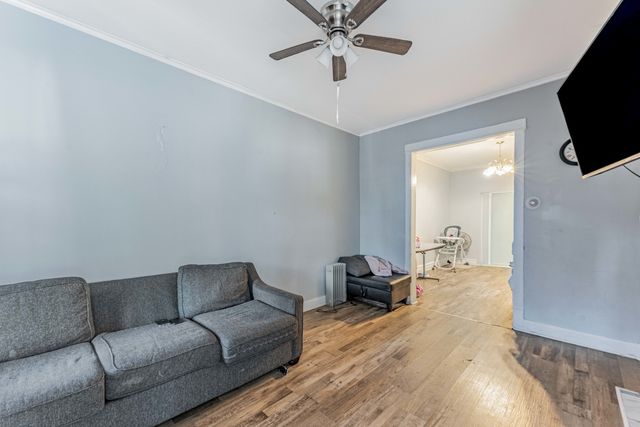 7553 S Saint Lawrence Avenue, Chicago, IL 60619