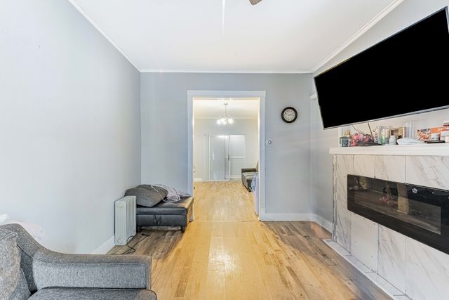 7553 S Saint Lawrence Avenue, Chicago, IL 60619