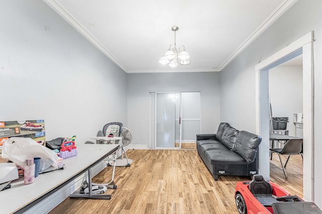 7553 S Saint Lawrence Avenue, Chicago, IL 60619