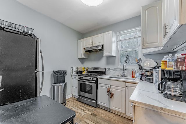 7553 S Saint Lawrence Avenue, Chicago, IL 60619