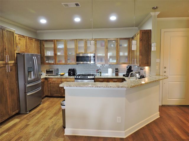 2800 Sandage Avenue 303, Fort Worth, TX 76109