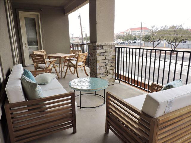 2800 Sandage Avenue 303, Fort Worth, TX 76109